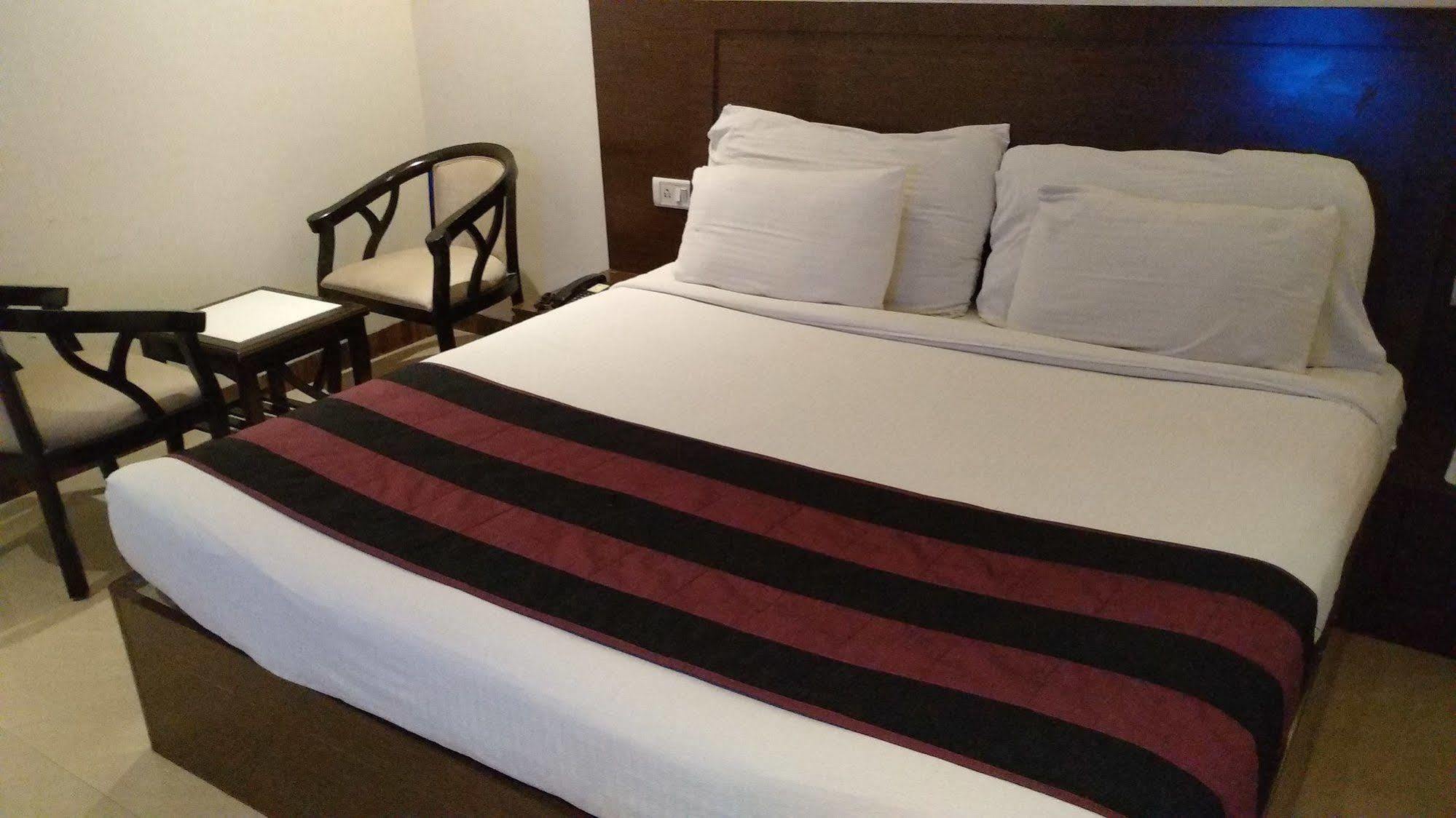 Hotel Karan Vilas Агра Екстер'єр фото